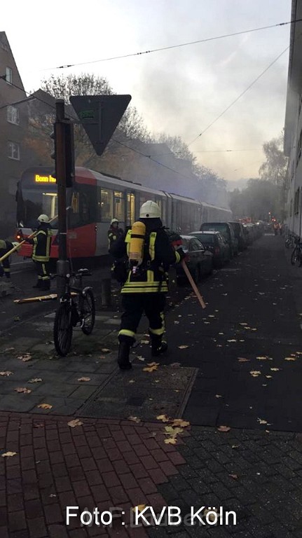 KVB Bahn Bremsen heissgelaufen Koeln Lindenthal Luxemburgerstr Neuenhoeferallee P01.jpg